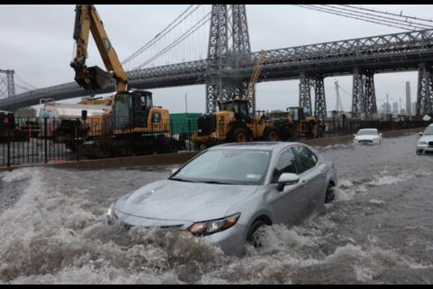 &iexcl;Nueva York bajo el agua! Fuerte tormenta azota a Estados Unidos (video)