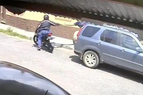 C&aacute;mara de seguridad graba un asalto a mano armada en Mixco