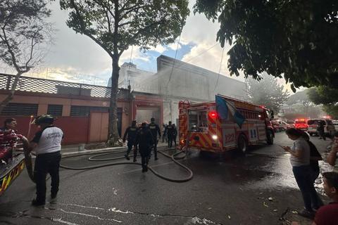 Mot&iacute;n e incendio deja un herido en centro de rehabilitaci&oacute;n de zona 1