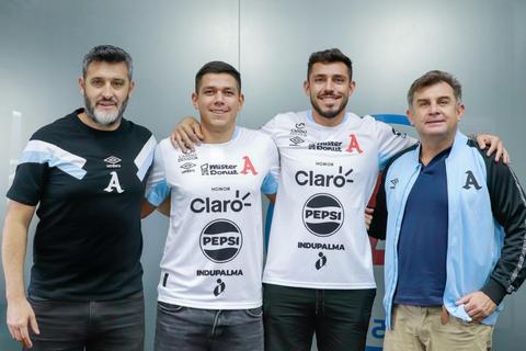 Los hermanos Soriano jugar&aacute;n en el Alianza de El Salvador