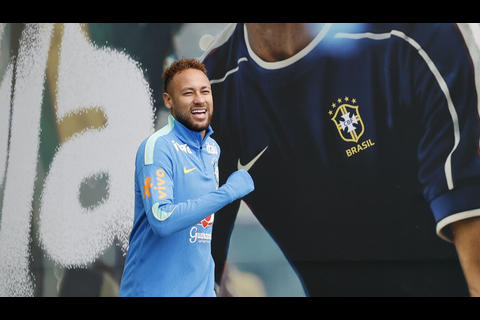Ancelotti asegura que Neymar 'est&aacute; trabajando bien' para recuperarse
