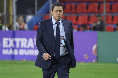 Luis Fernando Tena: 'Este Surinam es mejor al del a&ntilde;o pasado'