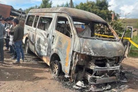 Asesinan a pareja y queman dos microbuses en Solol&aacute;