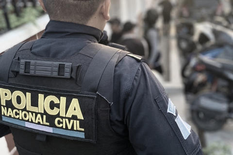 Localizan un arsenal y drogas en vivienda de la zona 6