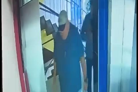 Capturan a Omar N&aacute;jera, acusado de agredir a ascensorista en zona 1