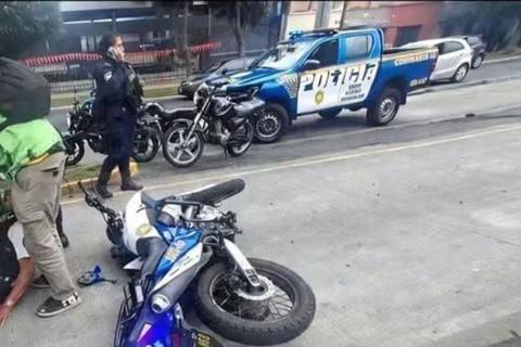 Patrulla de la PNC atropella a polic&iacute;as que iban en motocicleta