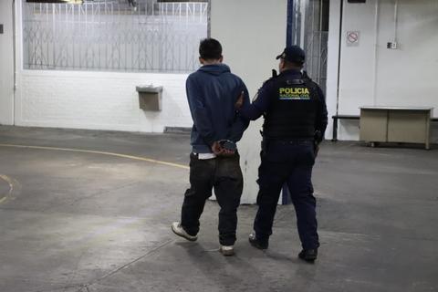 &iexcl;Con una carabina! Capturan a presunto terrorista tras realizar disparos al aire