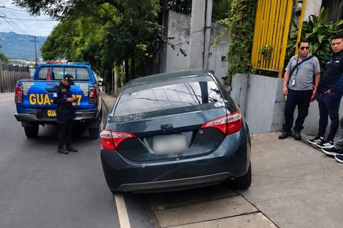 Veh&iacute;culo pierde el control y colisiona contra un poste en la avenida Hincapi&eacute; 