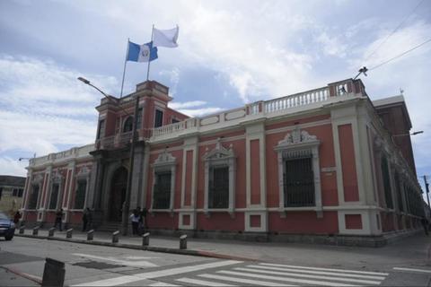 TSE autoriza bono de riesgo mensual de Q3,000 para sus 26 guardias de seguridad