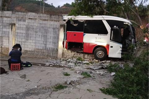 Extranjero resulta herido en accidente en ruta al Atl&aacute;ntico