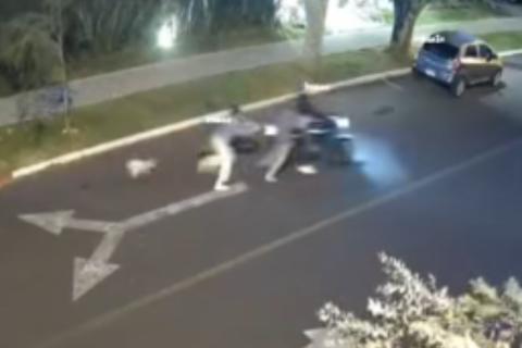 &iexcl;Con todo y perro! Violento asalto queda grabado en zona 15 (video)