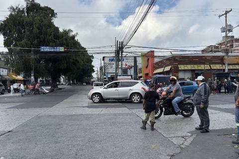 Liberan el paso tras bloqueo en cercan&iacute;as de La Terminal