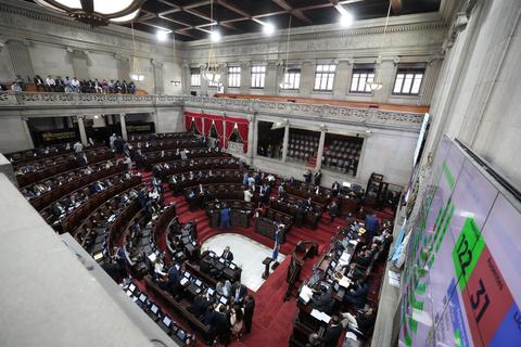 Urgencia Nacional: Gasolinas regular y di&eacute;sel quedar&aacute;n a Q39 por gal&oacute;n