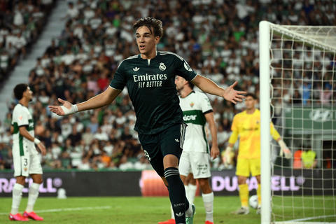 Carlos Esp&iacute; rescata al Real Madrid con un gol in extremis contra el Elche