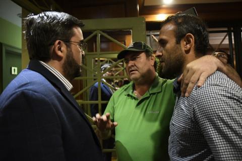 El alcalde que dej&oacute; su municipio para invitar a "El Moyo" a su equipo