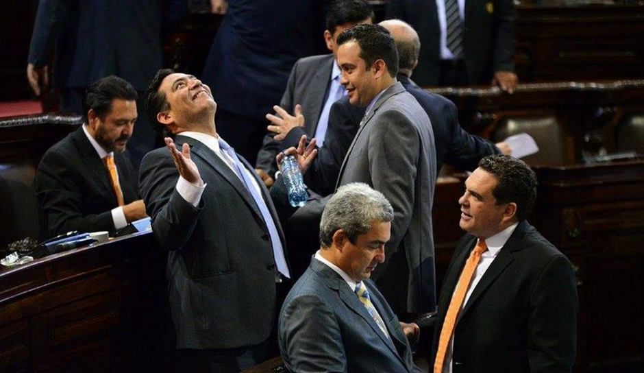 De espaldas a nosotros