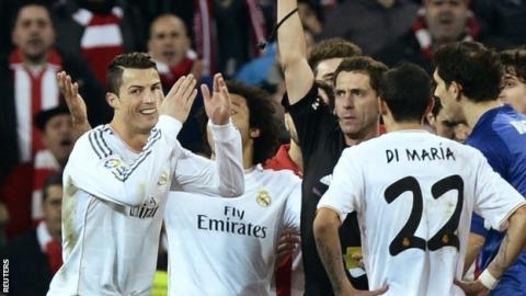 Suspenden un mes completo al árbitro que sancionó a CR7