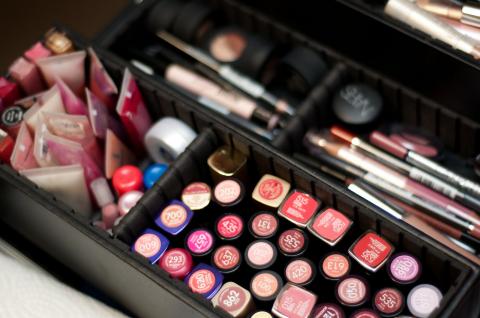 Los cosméticos también tienen fecha de vencimiento. ¡Cuidado!