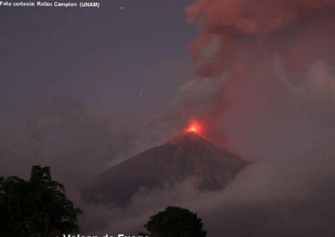 Erupci&oacute;n, ceniza y retumbos reportados este domingo en Volc&aacute;n de Fuego