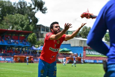 Carlos Kamiani regalar&aacute; zapatos por cada gol que anote en el Torneo