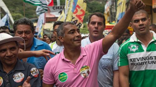 Exastro del fútbol Romario es elegido senador en Brasil