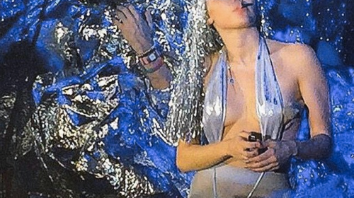 El nuevo esc&aacute;ndalo de Miley Cyrus: fuma marihuana en p&uacute;blico 