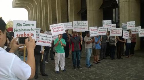 Denuncian a Ministra de Educaci&oacute;n por cambios a carrera magisterial