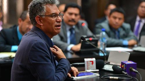 Carlos Mu&ntilde;oz declara que fue presionado para  hacer cambios en SAT 