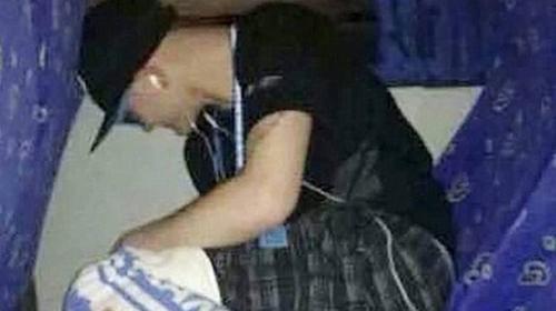 Captan una extra&ntilde;a y macabra silueta en ventanilla de bus en Dub&aacute;i 