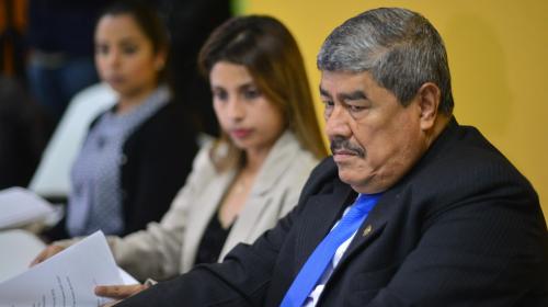 Investigación de La Línea vincula a contralor Carlos Mencos con la red