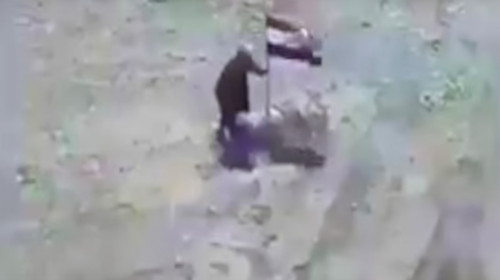 Graban el momento en que un misil cae sobre un terrorista en Mosul