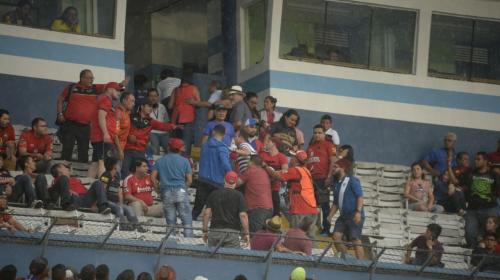 Conato de pelea entre aficionados y directivos de Municipal