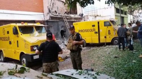 De pel&iacute;cula: una banda con arsenal militar rob&oacute; millones en Paraguay