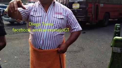 Hombre camin&oacute; desnudo sobre la calzada Roosevelt y el Tr&eacute;bol