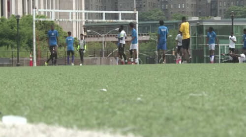 Migrantes amenazados por Donald Trump, pero unidos por el fútbol