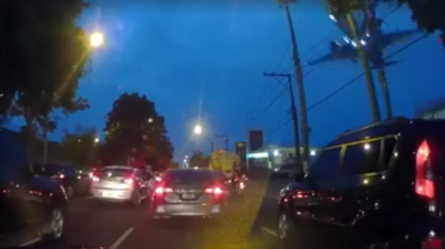 El impresionante video de un avión antes de aterrizar en La Aurora