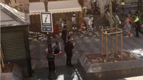 Terror en Barcelona: vehículo atropella a varias personas