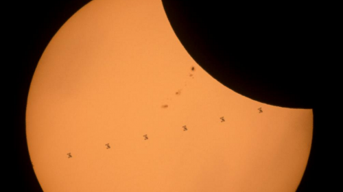 &iquest;Qu&eacute; es el objeto que pas&oacute; delante del sol durante el eclipse? 