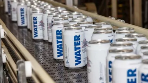 Empresa cervecera embotella agua y ayuda a damnificados por hurac&aacute;n