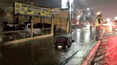 Fuertes lluvias generan complicaciones de tránsito en varios puntos