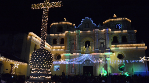 Así iluminaron La Merced en la Antigua por las fiestas navideñas