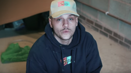 &iquest;Qu&eacute; har&iacute;as por un "like"? Joven atasca su cabeza en un microondas