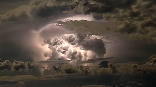 "Discoteca extraterrestre": video de tormenta el&eacute;ctrica genera asombro