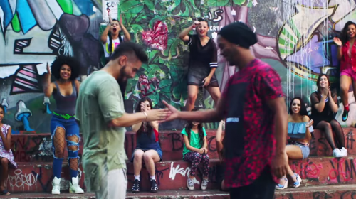 Maluma invita a Ronaldinho a protagonizar su nuevo video 