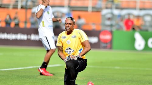 Le hacen el escorpi&oacute;n a Ronaldinho y el brasile&ntilde;o toma venganza