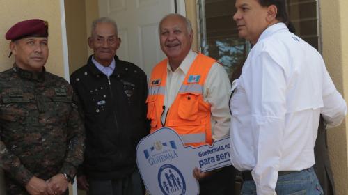 Ministro a afectados de El Cambray: "Yo vivo en un lugar como este"
