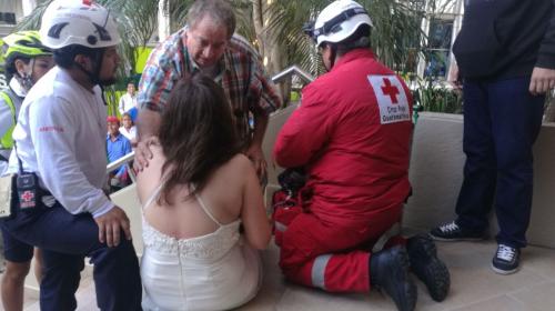 Videos: as&iacute; sofocan el incendio en edificio de apartamentos en zona 10