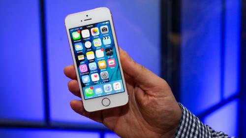 Apple enfrenta demanda tras confesar que ralentiza los iPhones