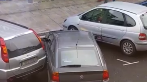 Final humillante para el peor intento de estacionarse del mundo