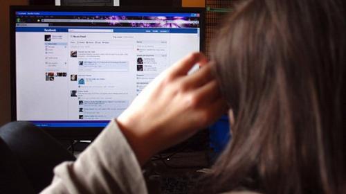 Las seis publicaciones en Facebook de la gente con baja autoestima 